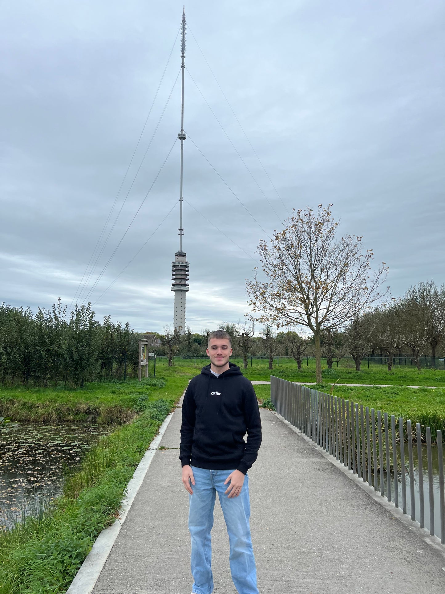 arTur hoodie Creons demain black