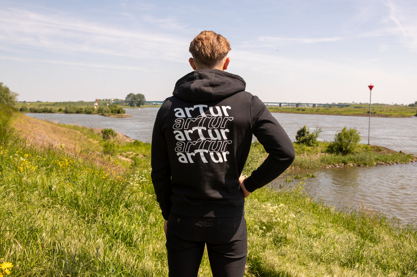 arTur Hoodie Black & White